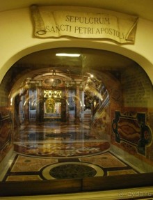 Посещение Крипты под Собором Святого Петра Посещение Крипты под Собором Святого Петра