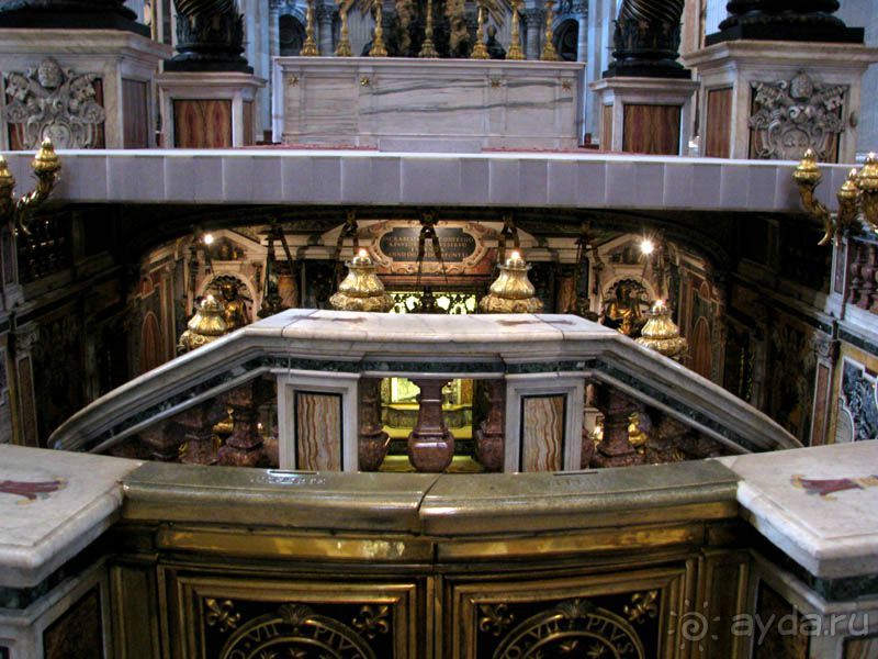 Посещение Крипты под Собором Святого Петра Посещение Крипты под Собором Святого Петра