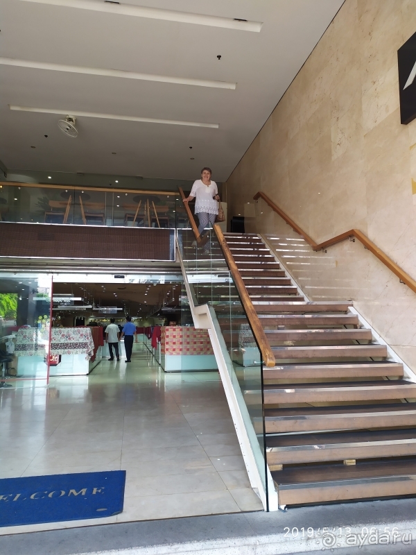 Отель напротив рынка Бен Тань