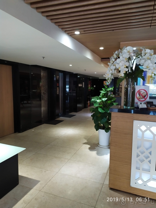 Отель напротив рынка Бен Тань