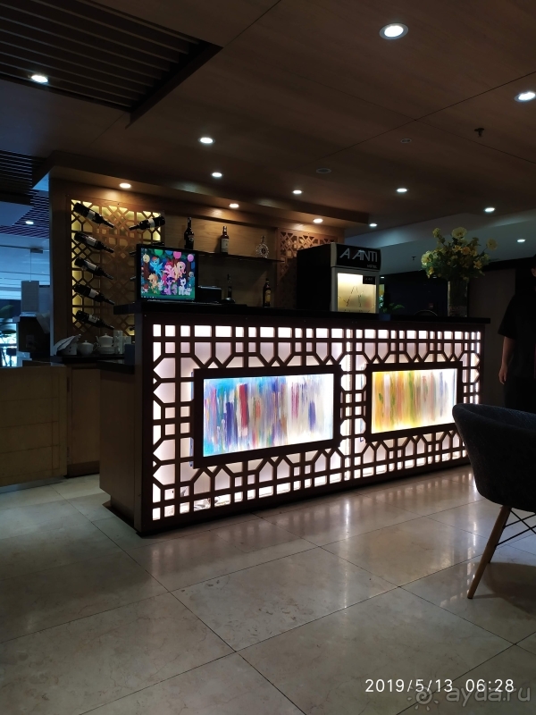 Отель напротив рынка Бен Тань