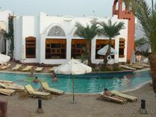 Ресторан и бассейн