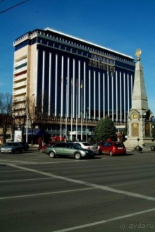 Вид на гостиницу с улицы Красной