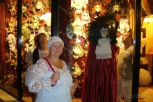 Недалеко от отеля есть где прогуляться, а заодно устроить небольшой шопинг. Этот венецианский бутик мне особенно приглянулся. 