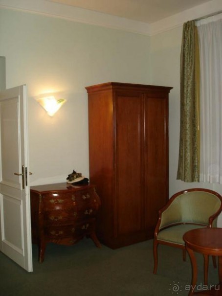 Отель почти центре Праги, на спокойной улочке.