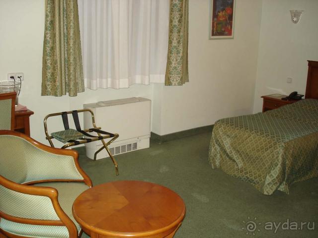 Отель почти центре Праги, на спокойной улочке.