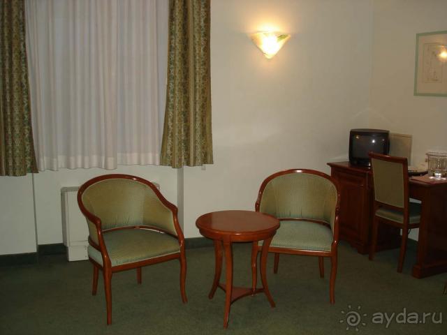 Отель почти центре Праги, на спокойной улочке.