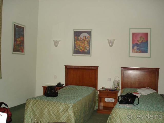 Отель почти центре Праги, на спокойной улочке.