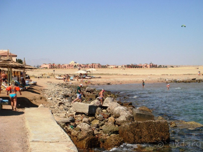 это граница пляжа, а за ней - лучшее место для купания, лучше, чем в лагуне