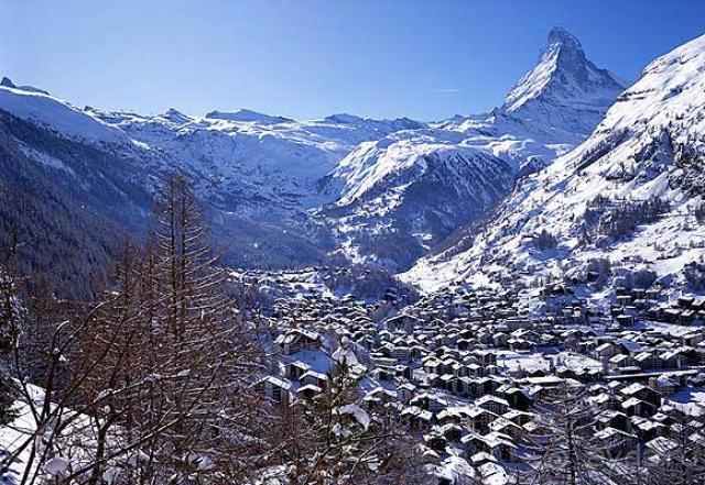 В нескольких метрах от спуска