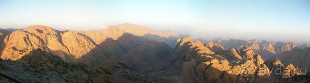 Спокойный отель на берегу моря и среди Синайских гор.