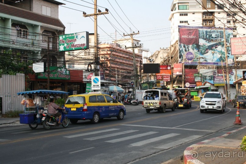 Улица возле отеля