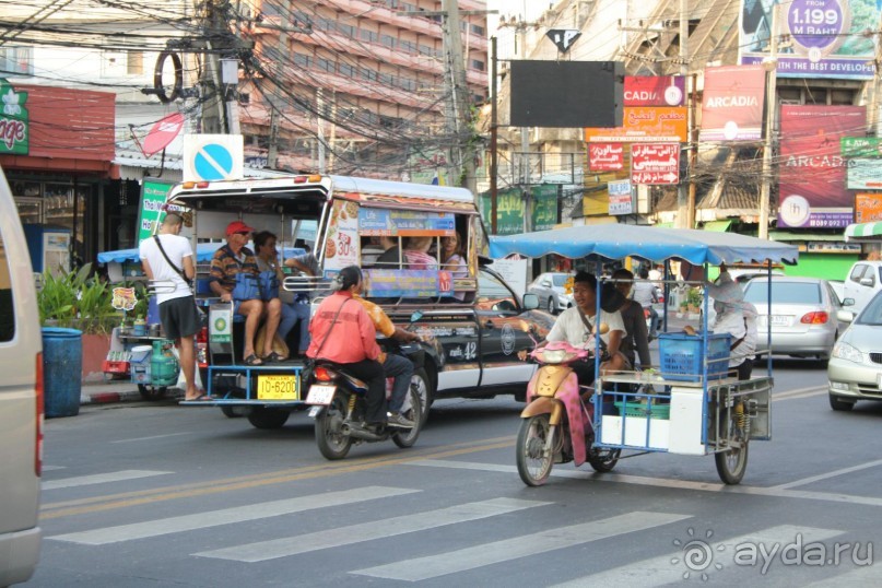 Улица возле отеля