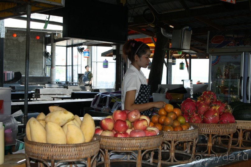 Кафешка, где делают фруктовые шейки.