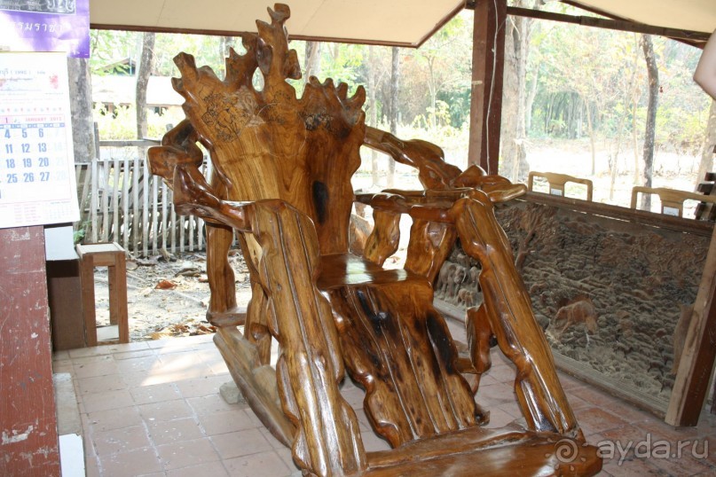 На королевской фабрике тикового дерева