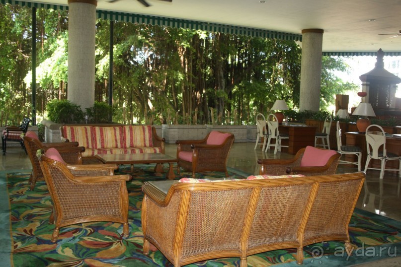 В холле отеля