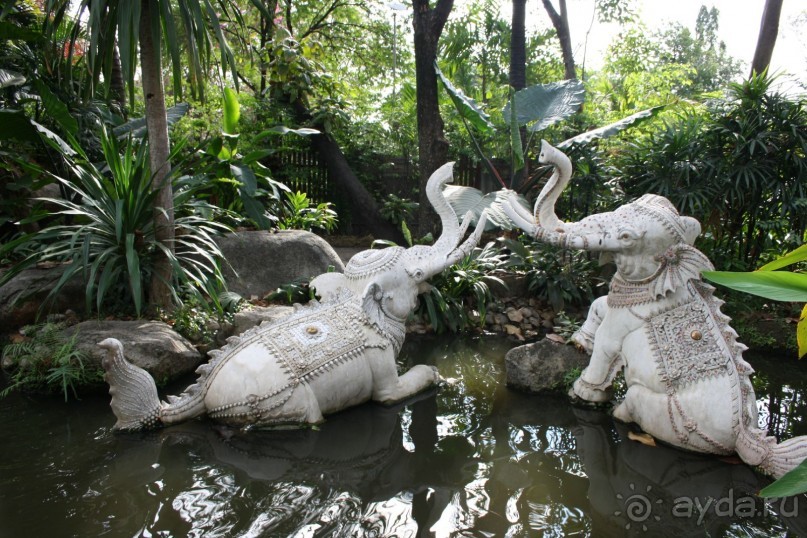 Музей Эраван. В саду