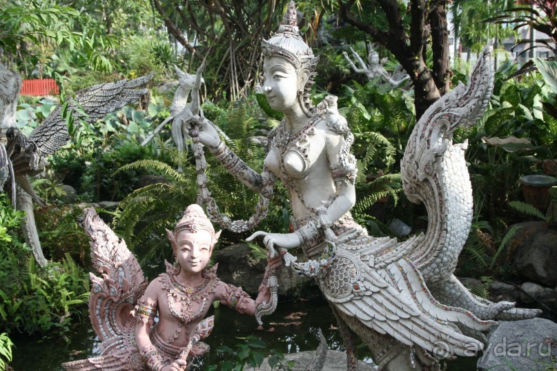 Музей Эраван. В саду