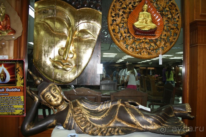 На королевской фабрике тикового дерева