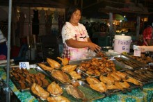 Паттайя. Ночной рынок на Тепразите. Вот она, экзотика Азии. Рыбка на любой вкус.