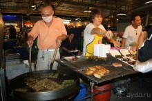 Паттайя. Ночной рынок на Тепразите.  Все свежее, с пылу-жару