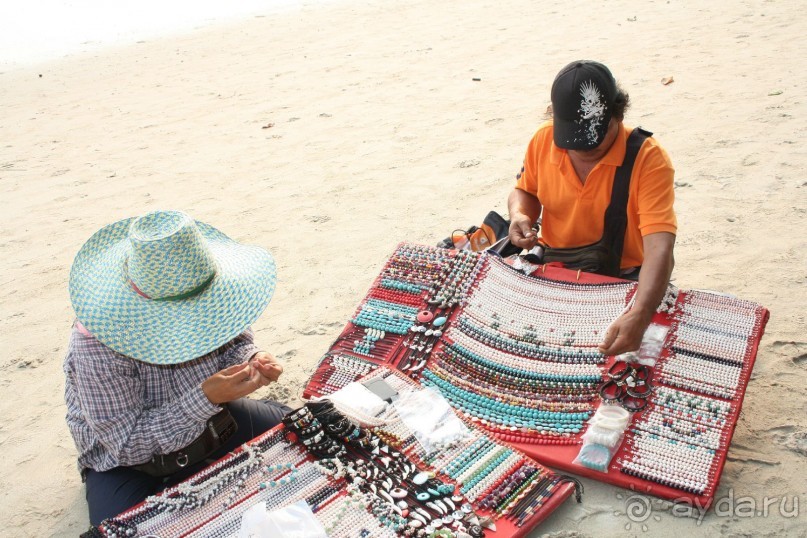 Пляж Клонг Прао. Продавцы жемчуга