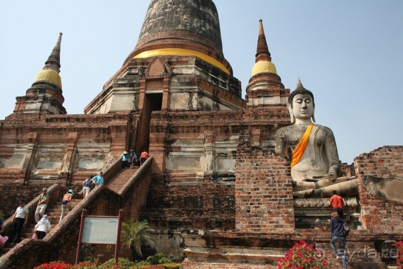 Аюттая -  древняя столица Сиама, практически полностью разрушенная  бирманцами.