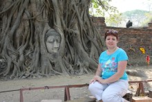 Аюттая -  древняя столица Сиама. Знаменитое дерево, которое своими корнями подняло вверх с земли голову Будды.