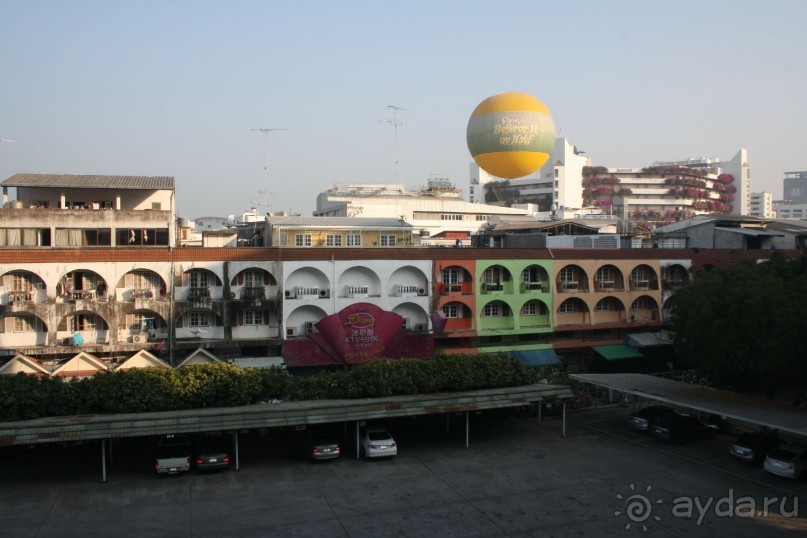 Вид с балкона на вторую улицу.