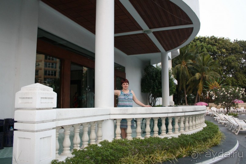 Выход на бассейн из фойе.