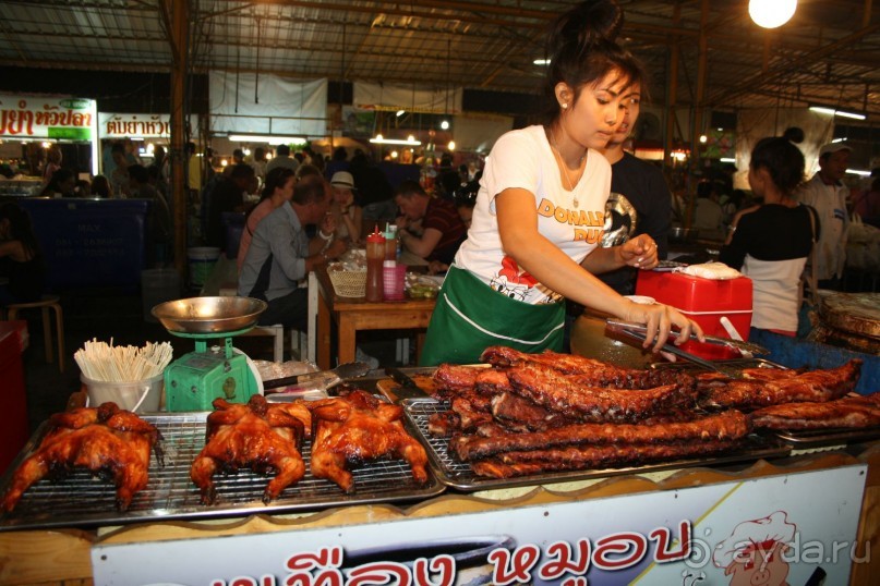 Паттайя. Ночной рынок на Тепразите. Мяско жареное.