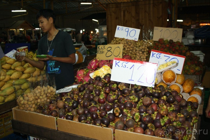 Паттайя. Ночной рынок на Тепразите. Фрукты очень подорожали