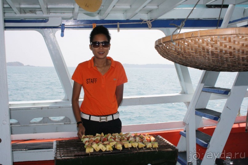 Мы отдыхаем, а нам уже готовят обед.