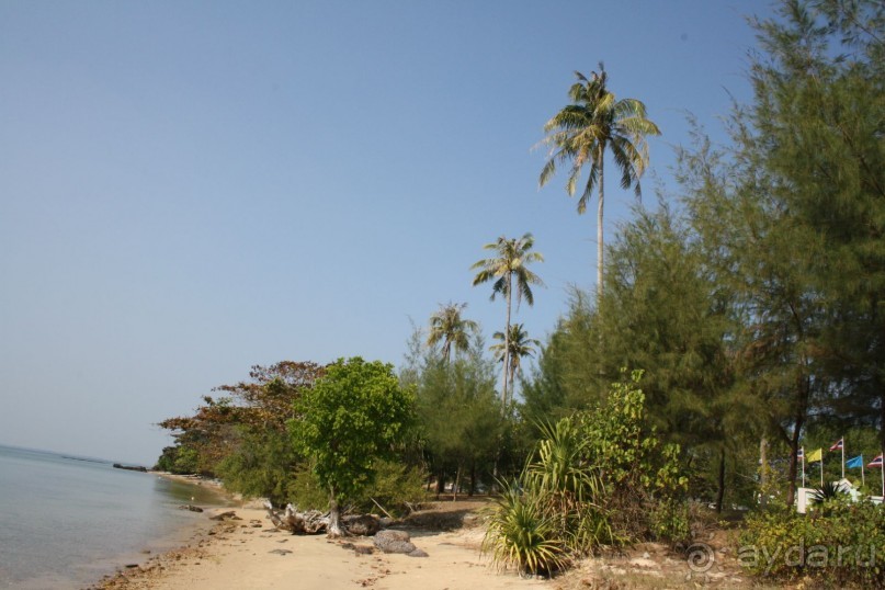 Вот такой пляж на острове.