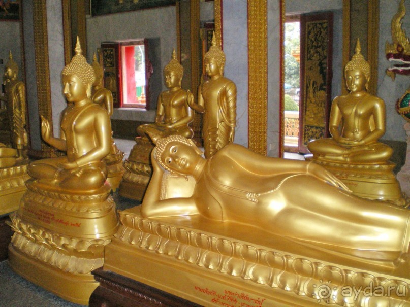 В храме Чалонг