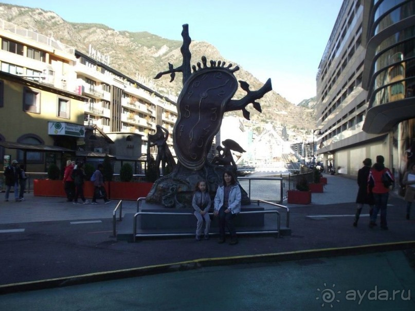 Часы Сальвадора Дали