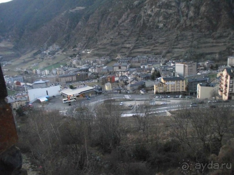 Вид из окна номера на Энкамп