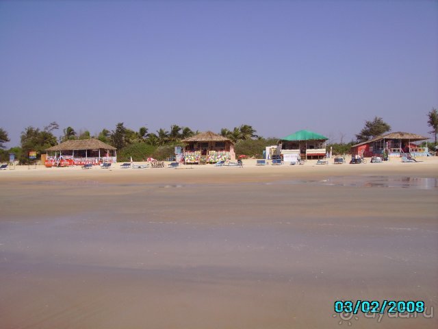 А вот и пляжные ресторанчики