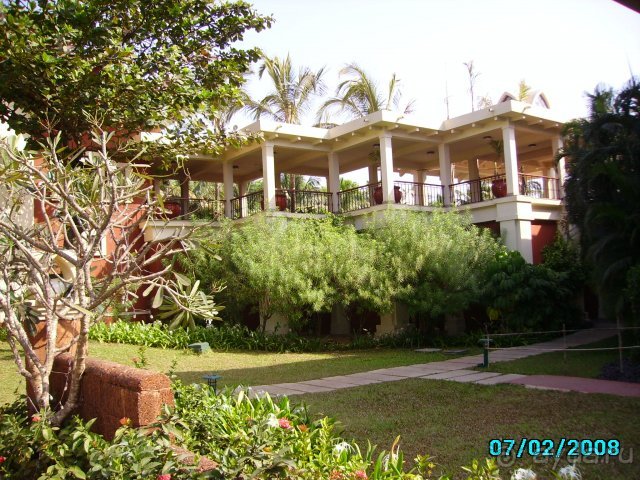 Территория отеля Ramada, 2008 г.