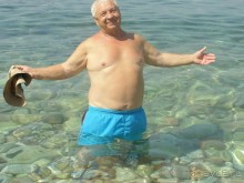 А ВОДА ПРОЗРАЧНА И ЧИСТА.НО СОЛЕНАЯ,АЖ ГЛАЗА ЩИПЛЕТ.