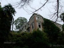 Разграбленные аборигенами заброшенные дворцы под Сухумом у Агудзеры.