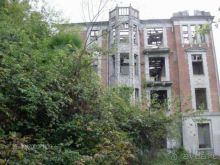 Разграбленные аборигенами заброшенные дворцы под Сухумом у Агудзеры.