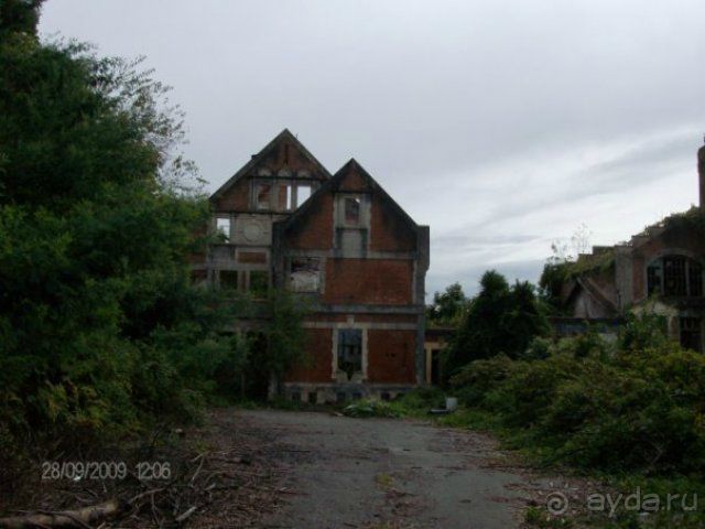 Разграбленные аборигенами заброшенные дворцы под Сухумом у Агудзеры.