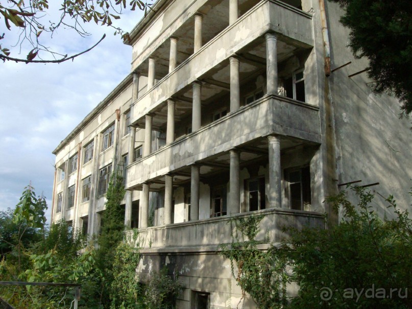 Неоправданная дороговизна и разруха в Гагре . 2013. Осень . Фото.