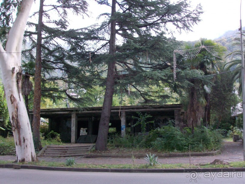 Неоправданная дороговизна и разруха в Гагре . 2013. Осень . Фото.