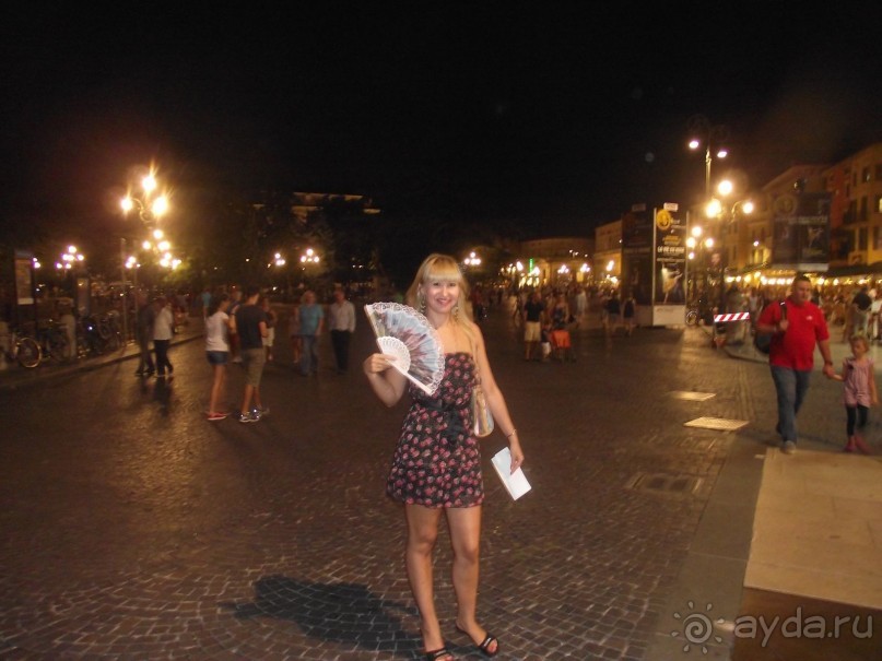 Перед оперой...