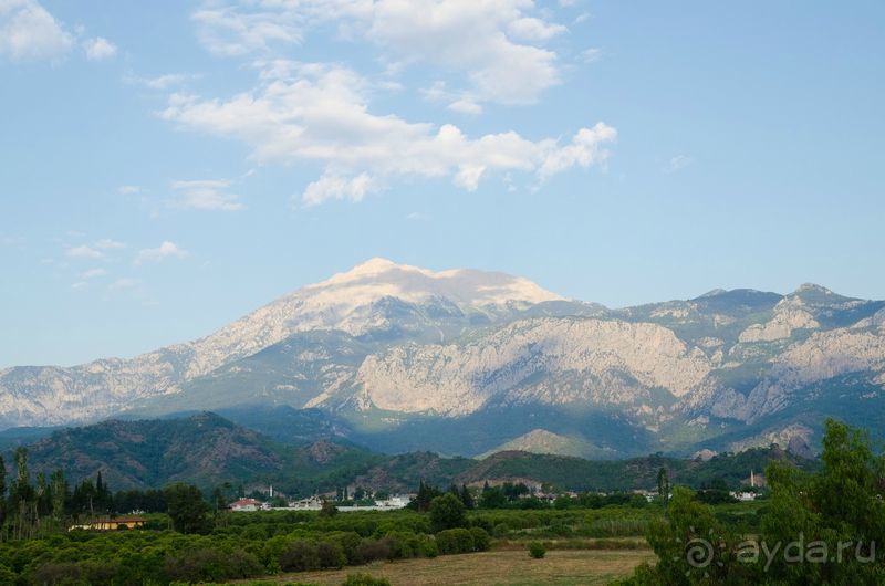 Вид из нашего балкона. Каждый день гора была разная и очень красивая.