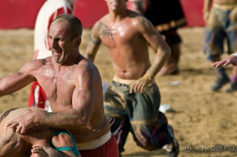 Флорентийский футбол БЕЗ ПРАВИЛ. В 2015 - 485 лет со дня осады Флоренции.