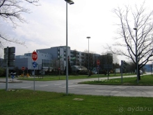 Вид на отель Holiday Inn со стороны отеля Maritim (от стоянки)