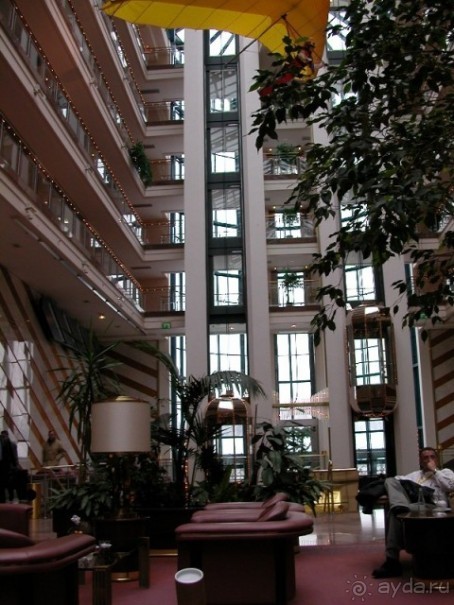 Холл отеля Maritim.